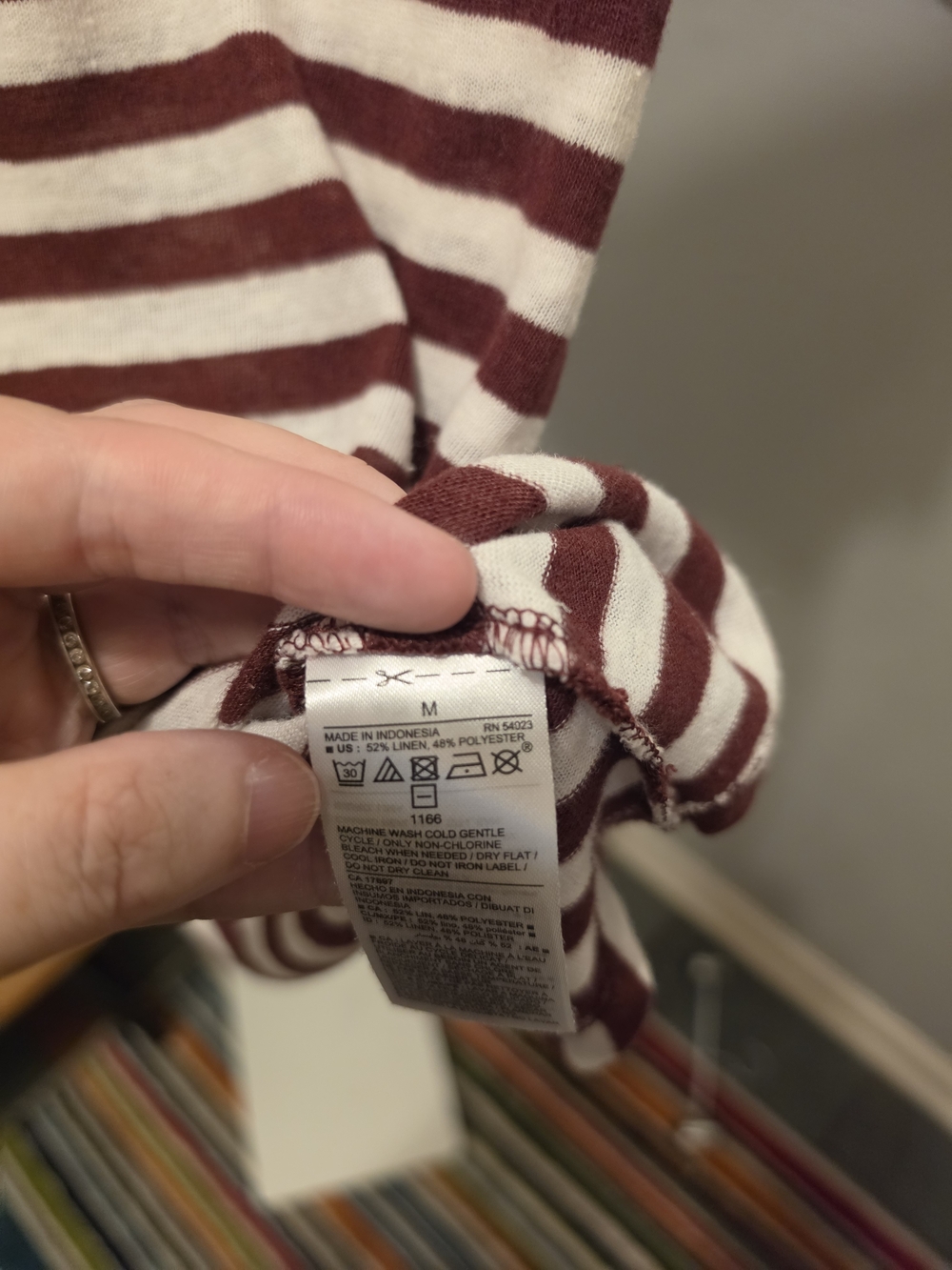 Old Navy Striped Short-Sleeve Tee in Burgundy and Cream - Size Medium - Picture 2 of 5